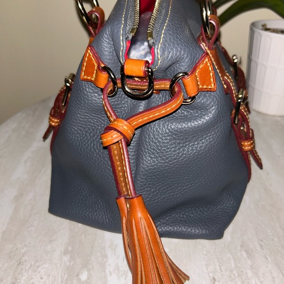 Dooney & Bourke in Excellent Condition - Picture 4 of 9